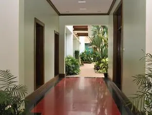 Palm Spring Resort Yangon 4*,